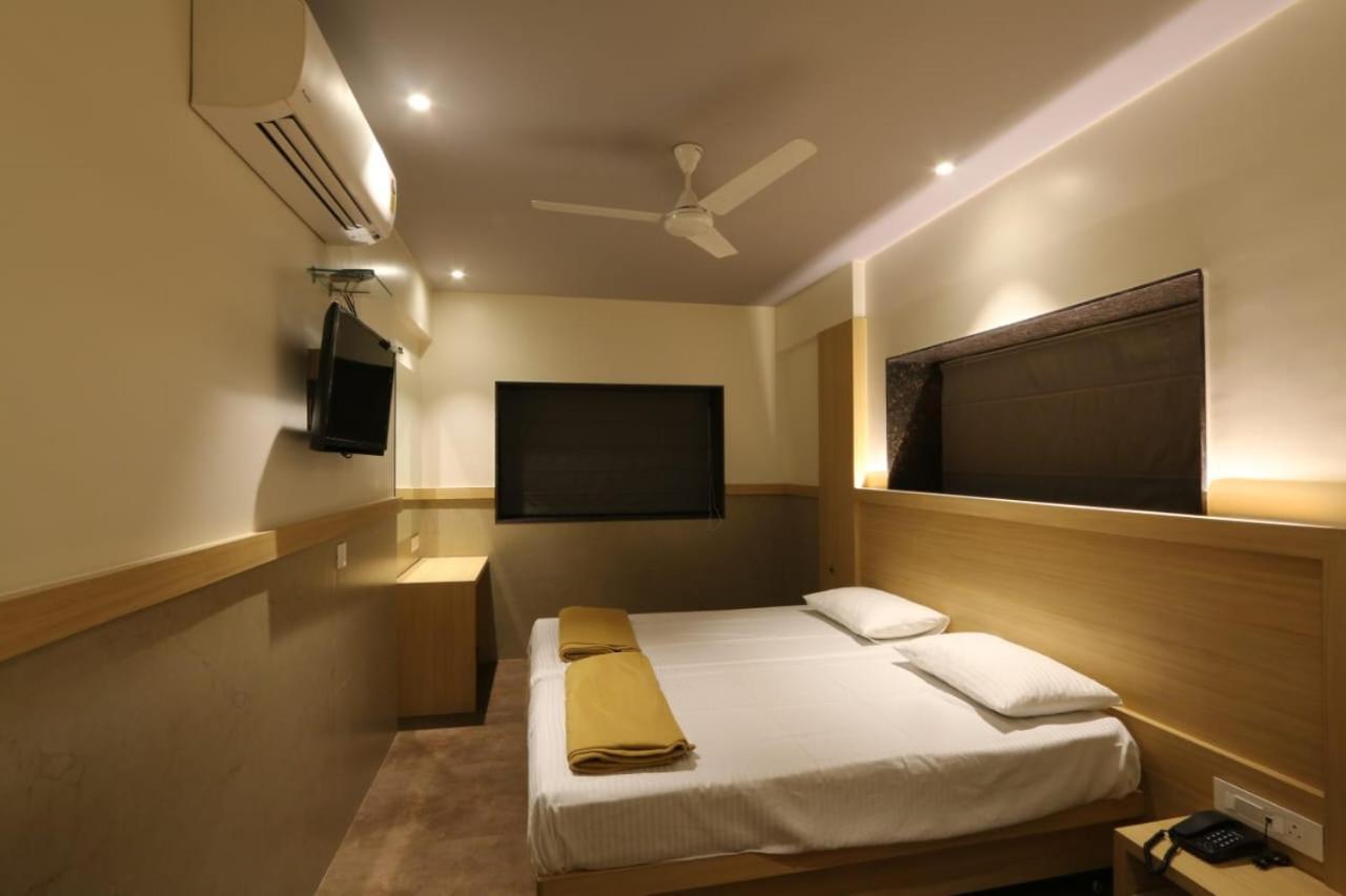 Avenue 10 Boutique Hotel Pune Eksteriør billede