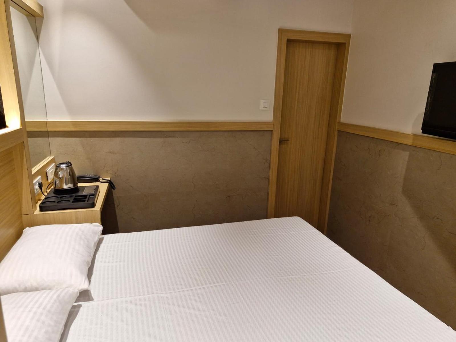 Avenue 10 Boutique Hotel Pune Eksteriør billede